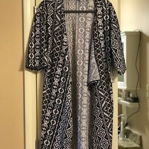 LuLaRoe NWT Shirley Small Aztec Black White